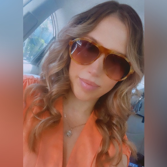 Meet your Posher - Picture 4 of 4